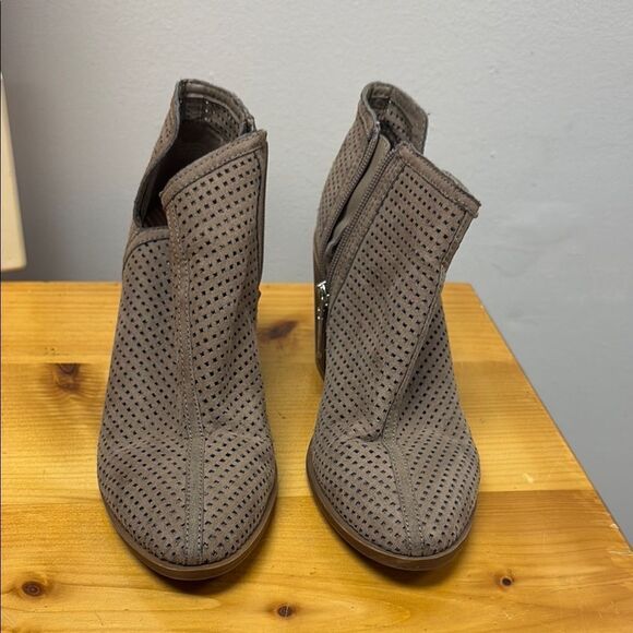 DV by Dolce Vita Khaki Ankle Booties with Chunky Heel - Stacked Heeled Boots 7.5 - Picture 3 of 9